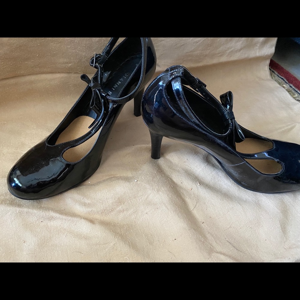 ladies black patent leather heels